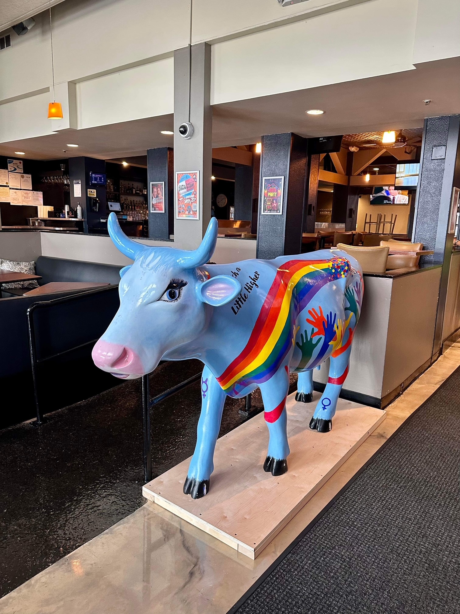 Click here to view Cow Parade New England 2023 artwork by Linda Clowes Murray